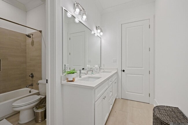 Building Photo - 3317 Pointe-Marie Dr