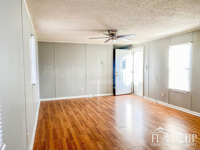 Building Photo - 126 Radford Dr