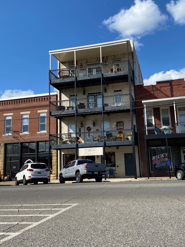 Building Photo - 109 E 6th St