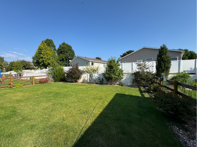 Building Photo - Gorgeous 4 Bed, 3.5 Bath Home | 3,100+ Sq ...