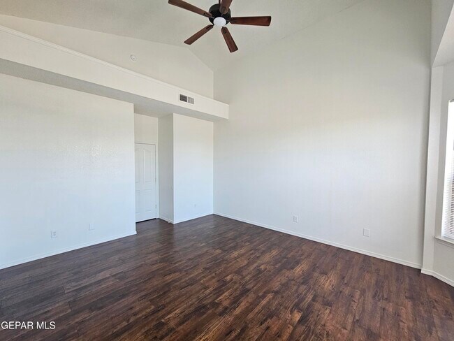 Building Photo - 6087 Camden Lake St