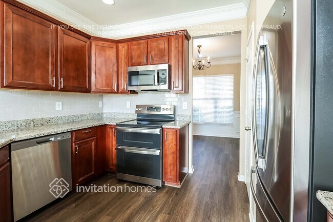 Building Photo - 2005 City Lights Dr