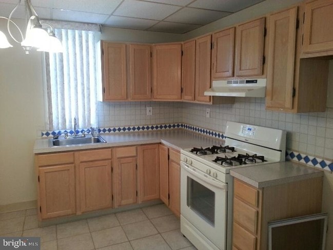 Building Photo - 1223 Tree St