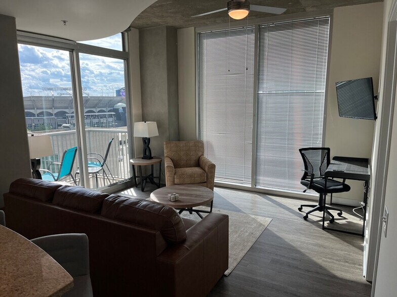 Building Photo - 440 S Church St