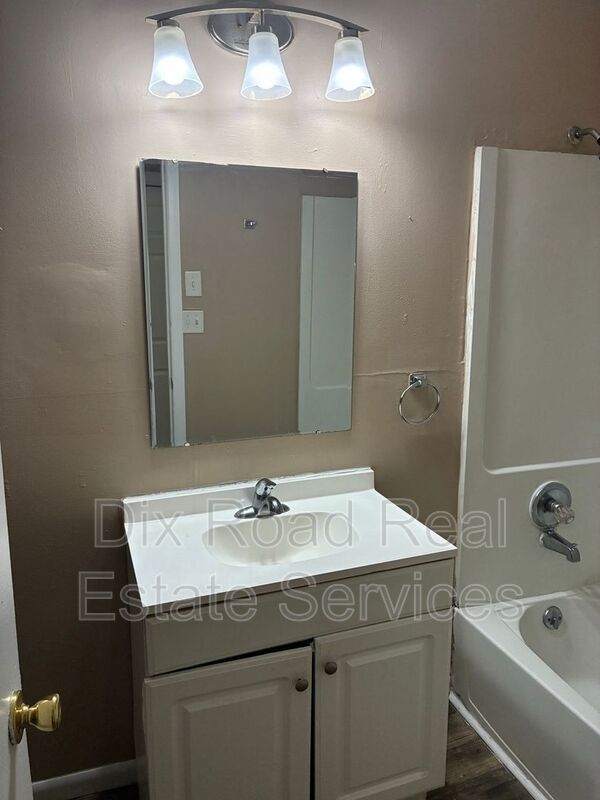 Building Photo - 2609 Fairport Ave