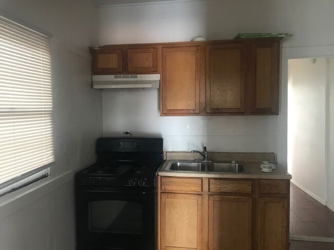 Building Photo - Phoenix 2 Bedroom