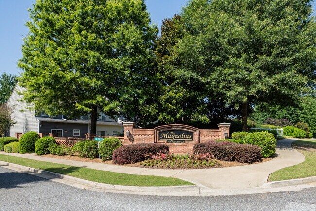 Building Photo - "Charming 3-Bed Home with 2.5 Baths close ...