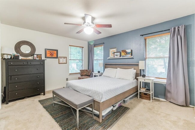 Building Photo - 2912 Feathercrest Dr