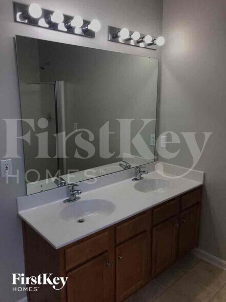 Building Photo - 4065 Eastford Court