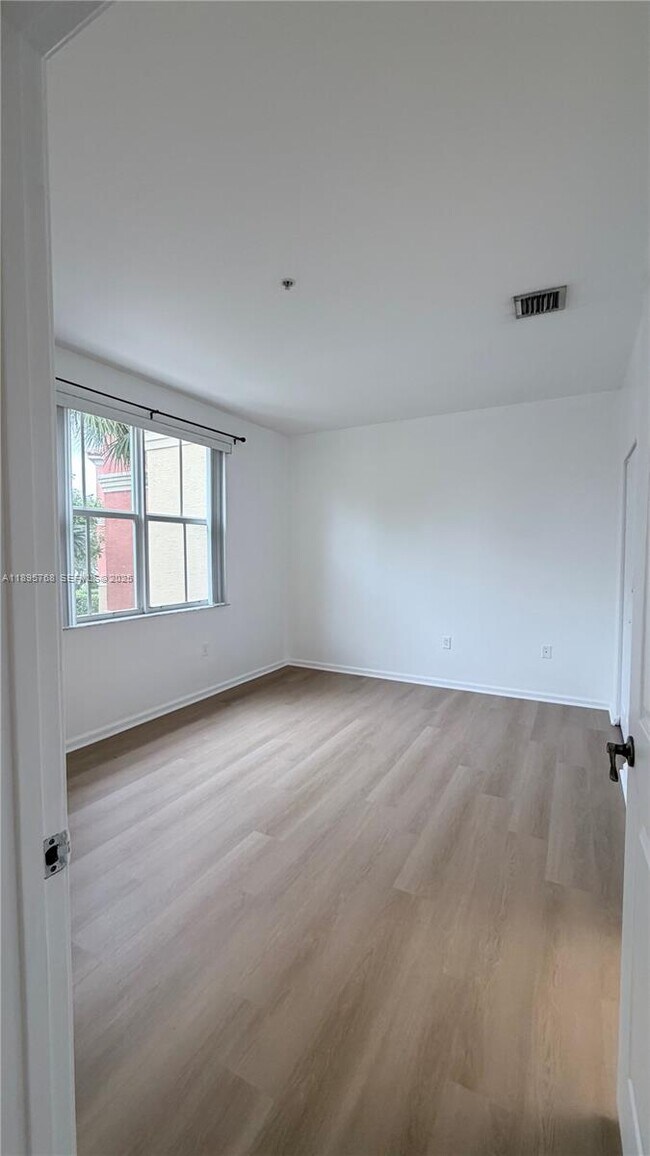 Building Photo - 4602 SW 160th Ave