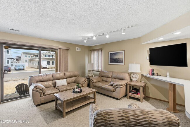 Building Photo - 21 Brown Ave