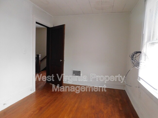 Building Photo - 54 Hunt Ave