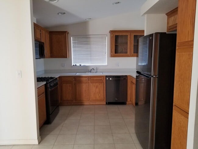 Building Photo - Oak View- Three bedroom home with Mountain...