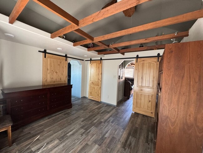 Building Photo - Fully furnished large 1 bedroom