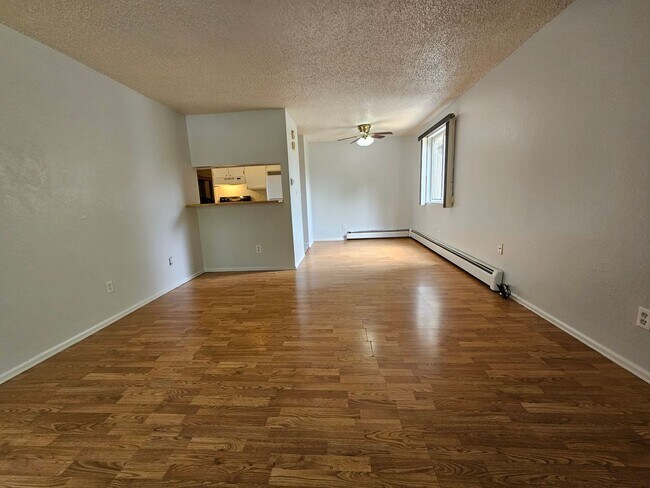 Building Photo - Serene 2 Bedroom 1 1/2 Bath Aurora Townhom...