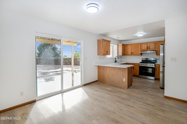 Building Photo - 929 Totonaca Ln