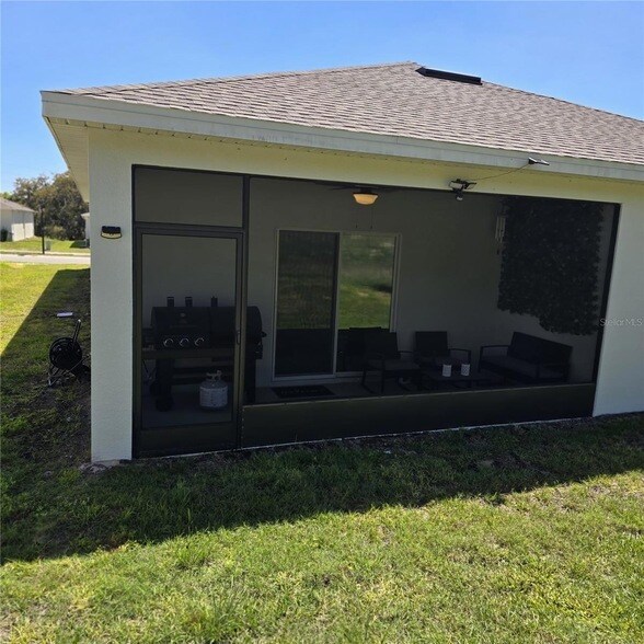 Building Photo - 33259 Country House Dr