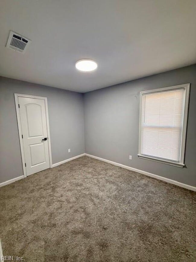 Building Photo - House For Rent Virginia Beach