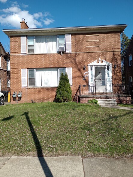 FRONT YARD - 20216 Stratford Rd