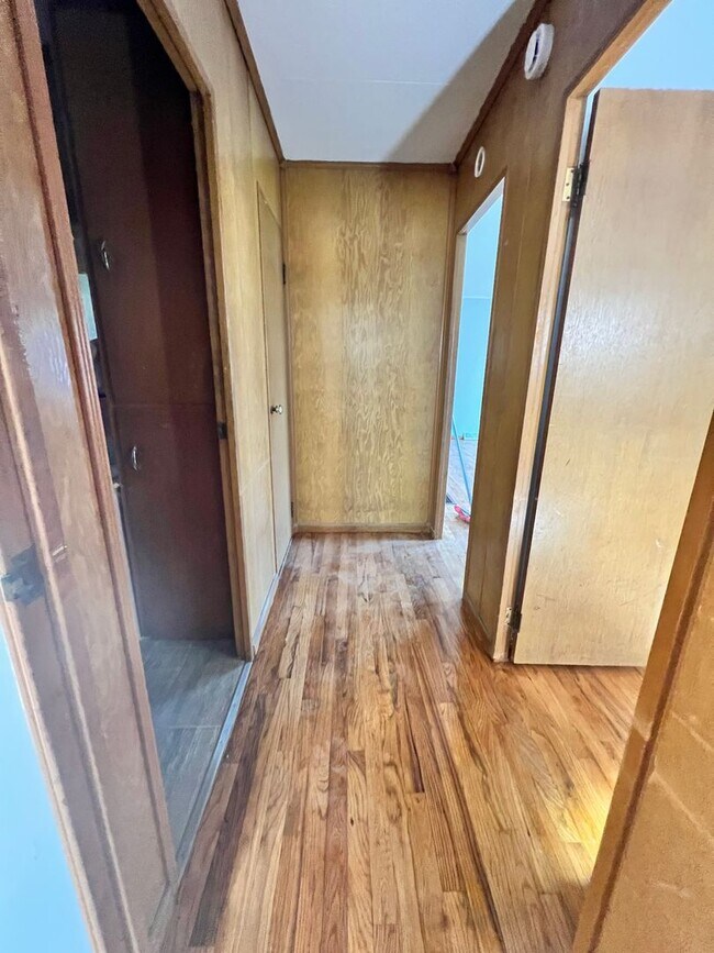 Building Photo - Nice S. Omaha House! 2 bed 1 bath, fully f...