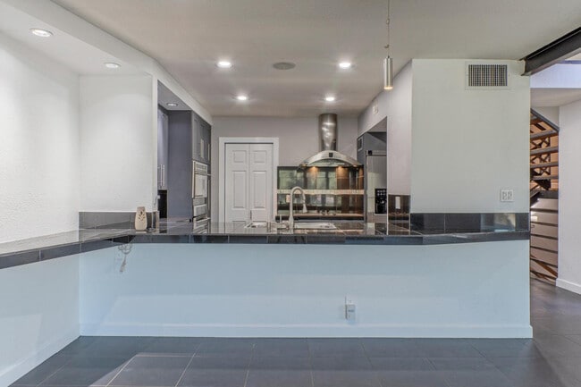 Building Photo - 7931 E San Miguel Ave