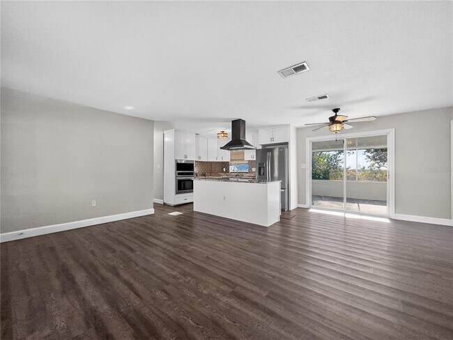 Building Photo - 2304 Country Club Rd