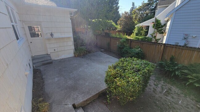 Building Photo - 1419 108th Ave SE