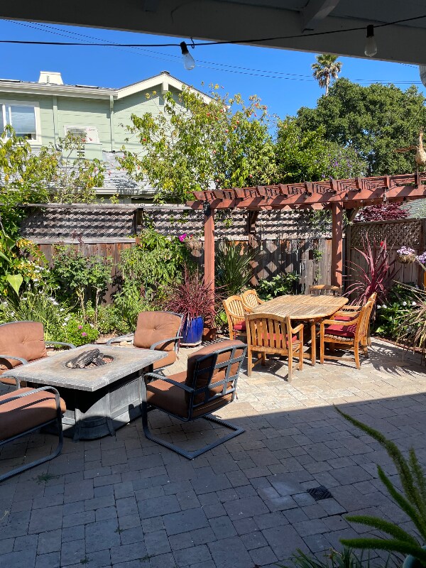 Building Photo - 518 Gilroy Dr