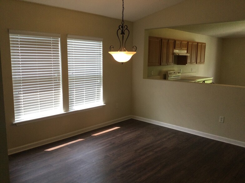Building Photo - 422 Bostwick Cir