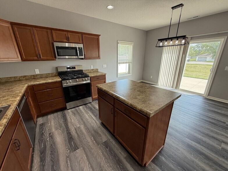 Building Photo - 6015 Melan Cove