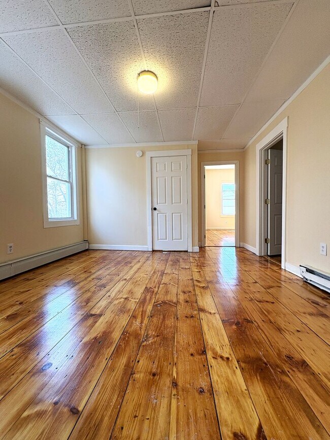 Building Photo - 21-27 Clare St, Lowell