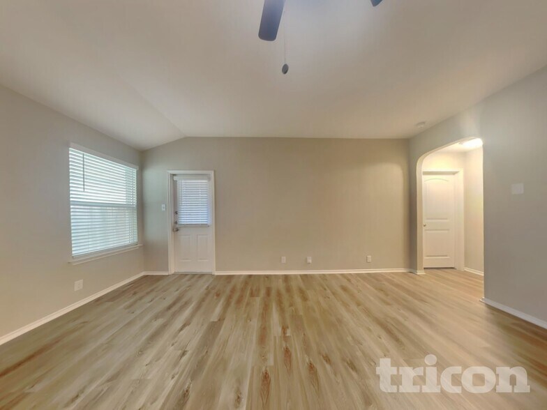 Building Photo - 8119 Sleepy Brook