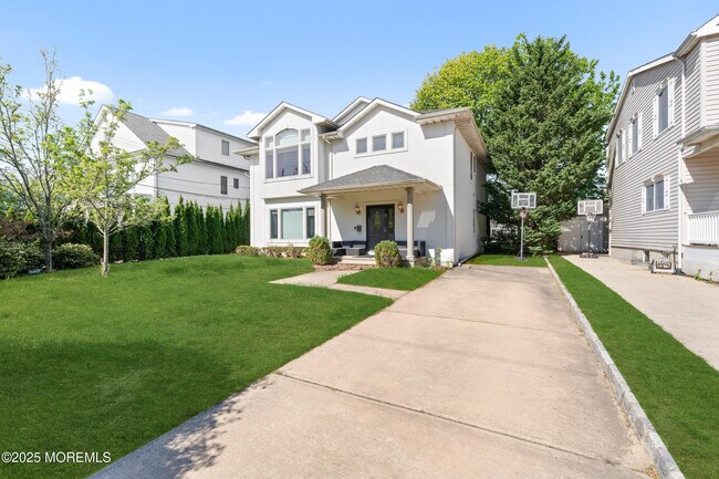 Building Photo - 230 Norwood Ave N