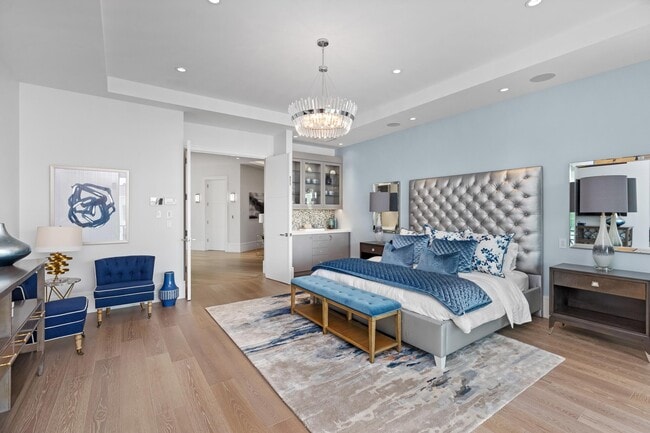 Building Photo - 863 Enfield St