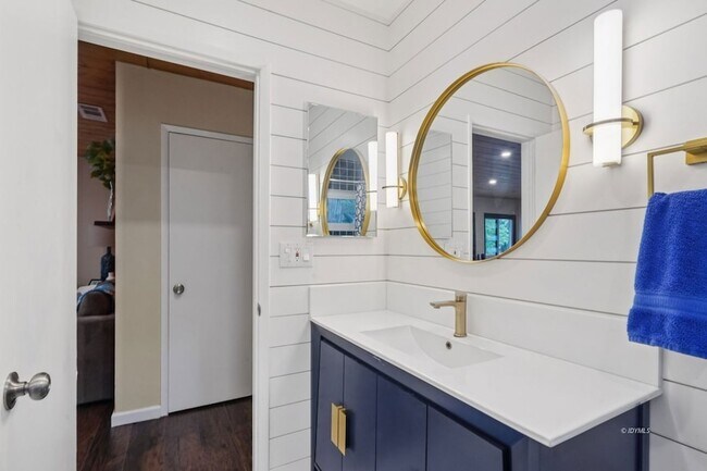 Building Photo - 25340 Marion Ridge Dr
