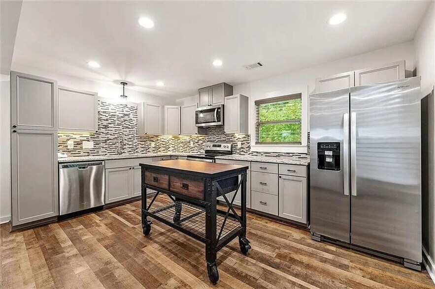 Building Photo - 323 Anderson Ave NW