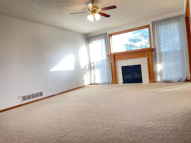 Building Photo - Northwest Omaha Gem: 2,700 Sq Ft, 3-Bedroom, Walk-Out Finished Basement, Fenced Yard, 3-Car Garag...