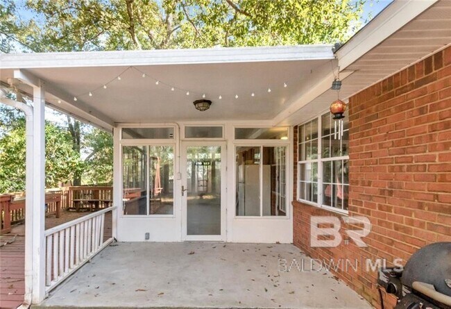 Building Photo - 30894 Pinyon Dr