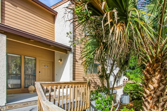 Building Photo - 2623 Forest Ridge Dr