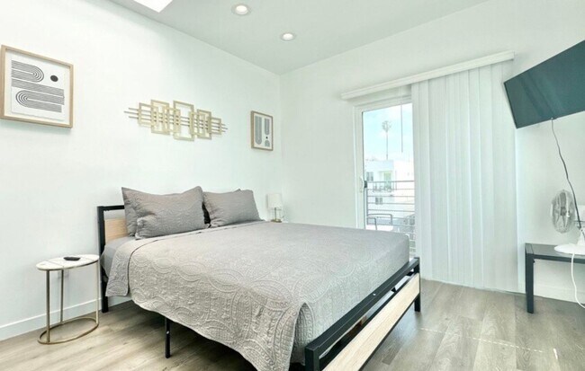 Building Photo - 1875 W 20th St