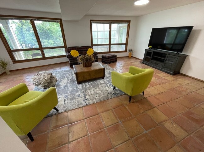 Building Photo - 104 S Tumbleweed Trail