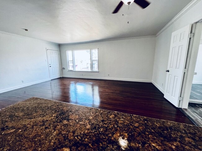 Building Photo - Single Family Home w/Garage, Yard, Fruit T...