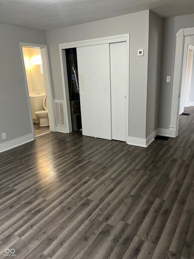 Building Photo - 1944 Shelby St