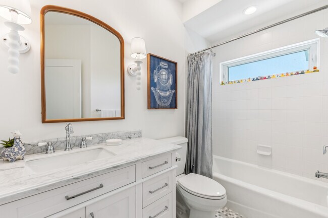 Building Photo - 788 Beach View Dr