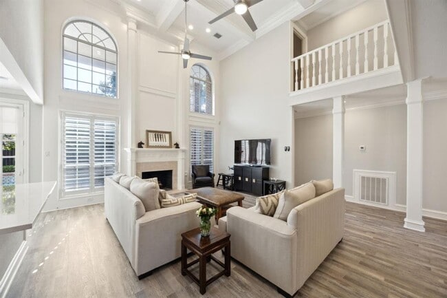 Building Photo - 1310 Kelliwood Oaks Dr