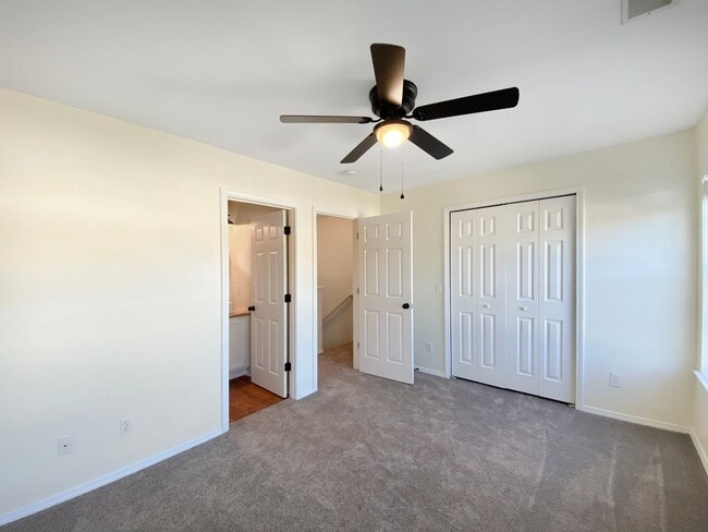Building Photo - Two Bedroom Townhome in Godley Park with m...
