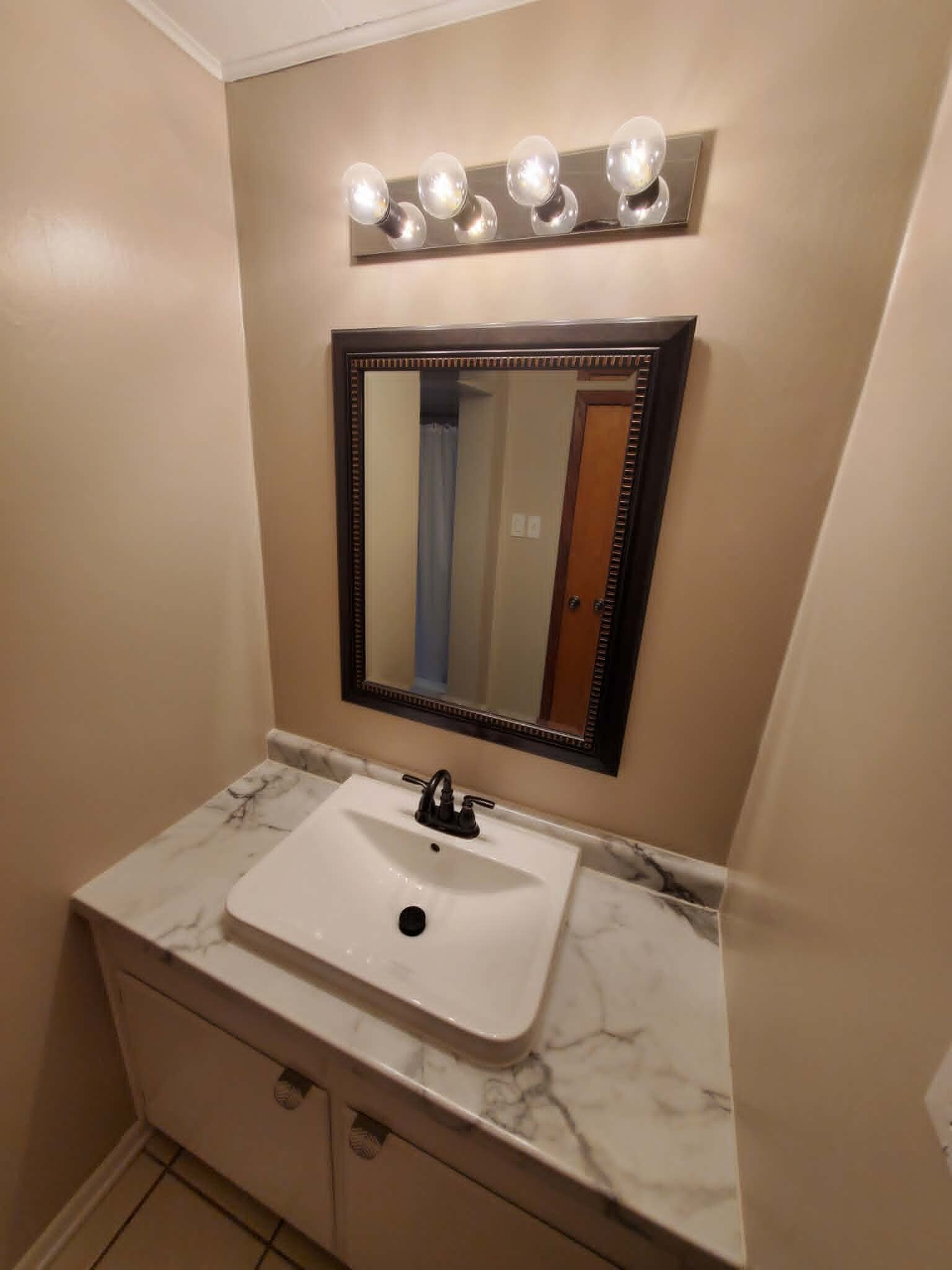 Building Photo - 208 W Candise St