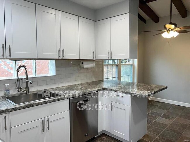 Building Photo - 8113 Parkwood Dr