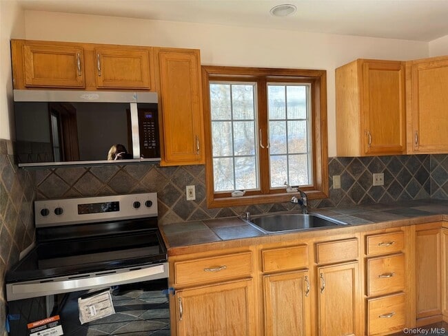 Building Photo - 88 Pierce Cir