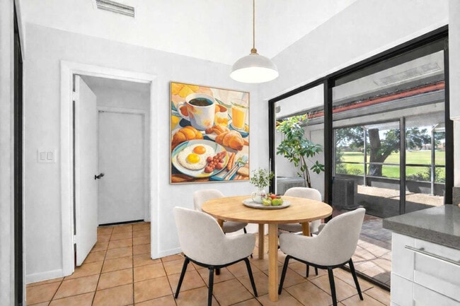 Building Photo - 661 Hollows Cir